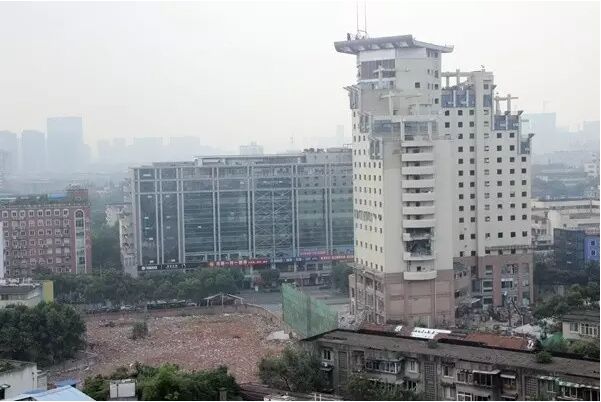 川音大厦爆破拆除 我院全力做好安全转移工作 川音大厦爆破拆除 我院全力做好安全转移工作